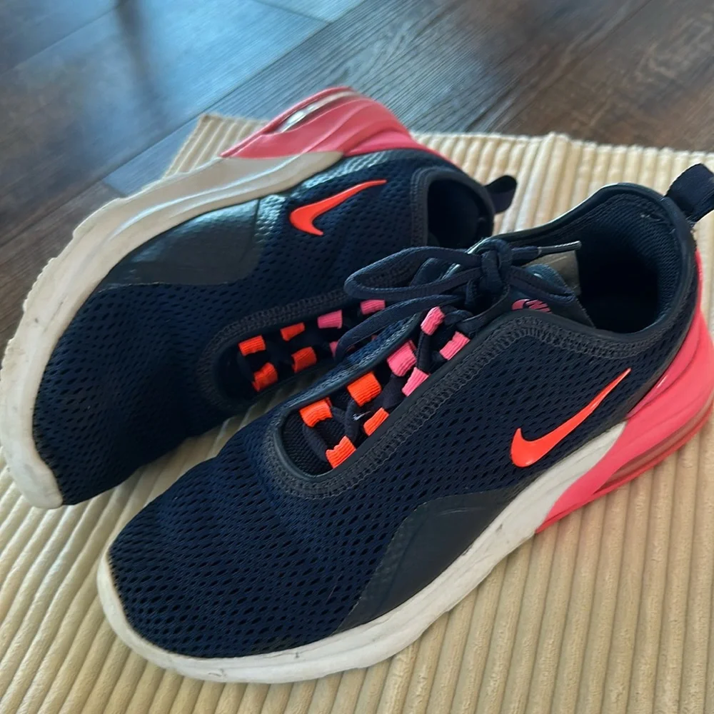 Nike Air Max Motion 2 Women’s running shoe